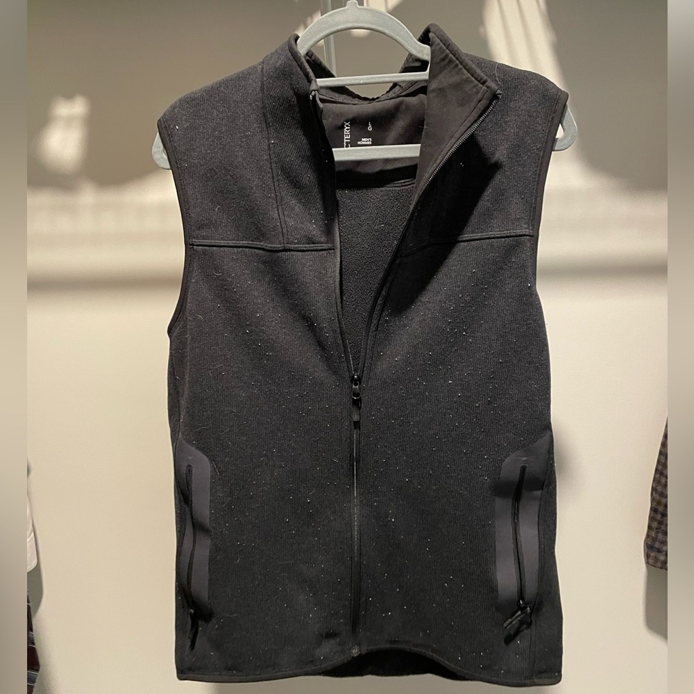 Men’s arcteryx fleece vest, size L!!
